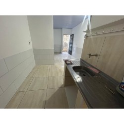 ALUGO CASA UM QUARTO, NO CENTRO DE COELHO DA ROCHA, COM ÁREA DE SV - COD 078